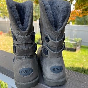 Womens size 8 EMU Australian sheepskin boots
